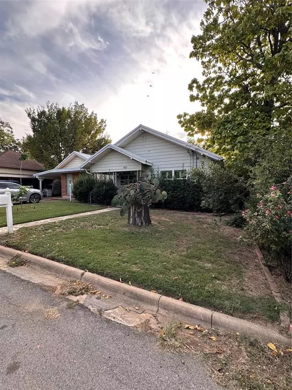 Jacksboro, TX 76458,421 N 3rd Street