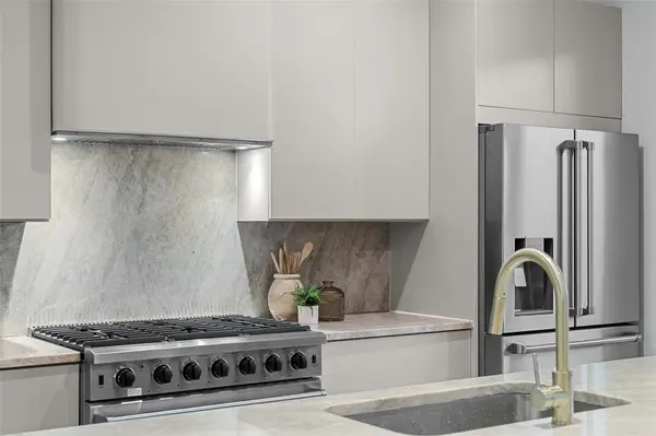 Dallas, TX 75204,1502 Holly Avenue