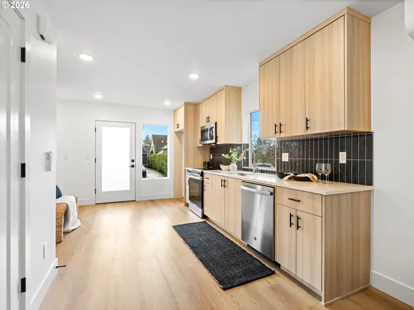 Portland, OR 97211,4206 NE 20th AVE #B