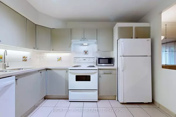 Toronto C15, ON M2H 3J6,25 Pebble Byway #22