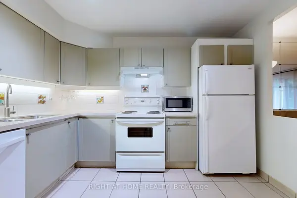 Toronto C15, ON M2H 3J6,25 Pebble Byway #22