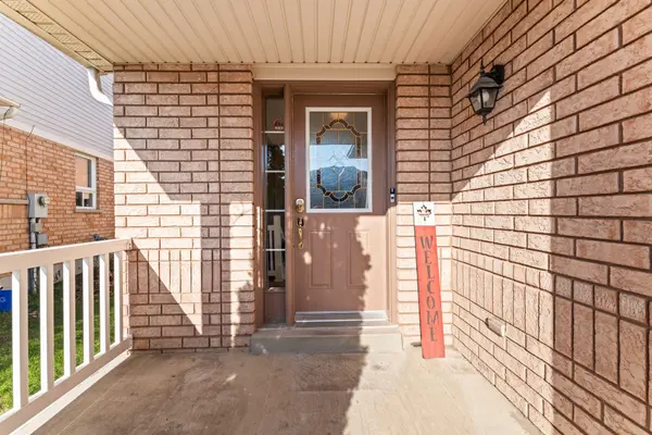 Clarington, ON L1C 3Y6,95 Laprade SQ