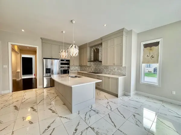 King, ON L7B 0N9,28 Larkin AVE