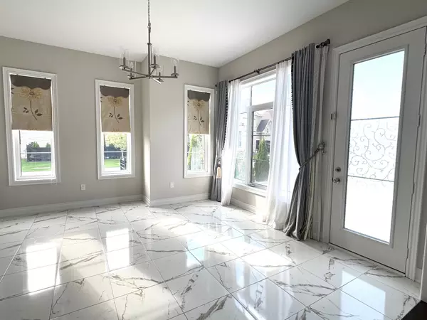 King, ON L7B 0N9,28 Larkin AVE