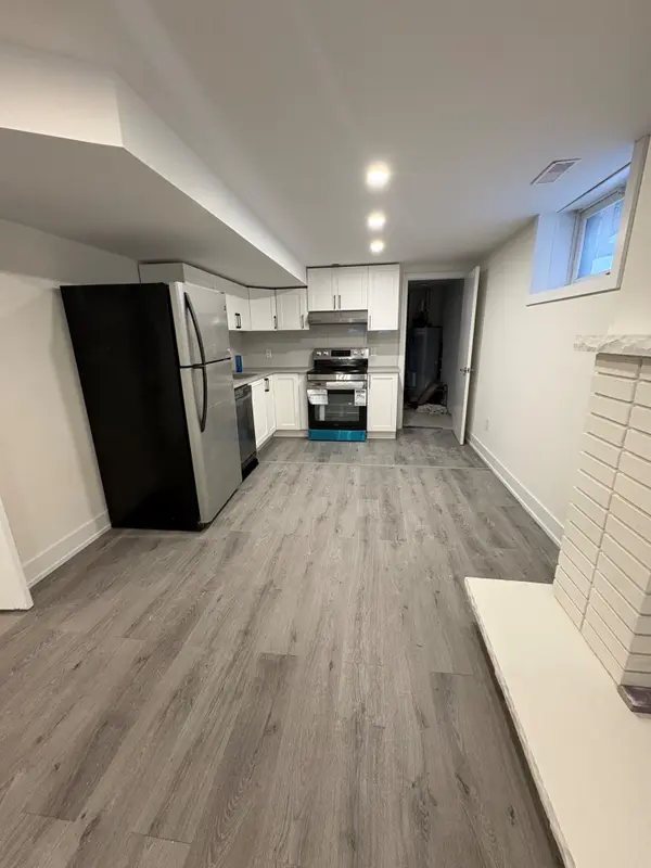 Barrie, ON L4N 2X3,3 Highcroft RD #Lower Unit