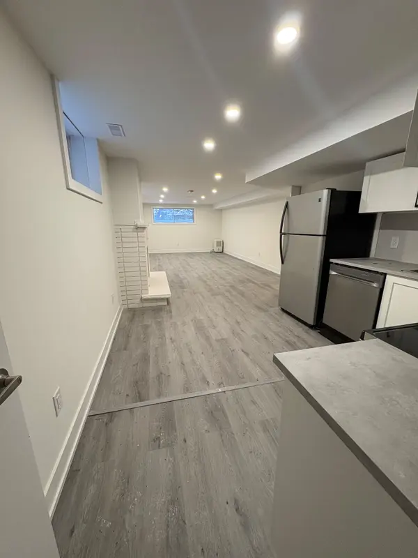 Barrie, ON L4N 2X3,3 Highcroft RD #Lower Unit