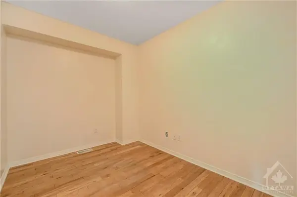 Carlington - Central Park, ON K2C 4G5,136 FORDHAM N/A