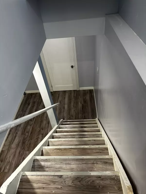 Hamilton, ON L9K 0B2,560 Stonehenge DR