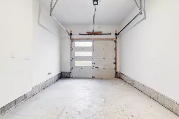 Hamilton, ON L8B 1X2,300 Skinner RD #(Upper)