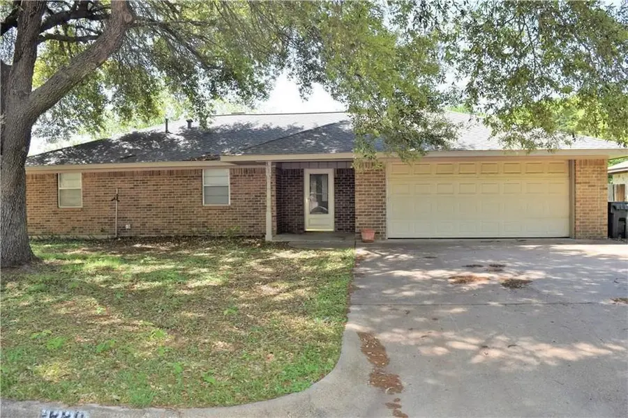 3220 Oakridge Drive, Corsicana, TX 75110