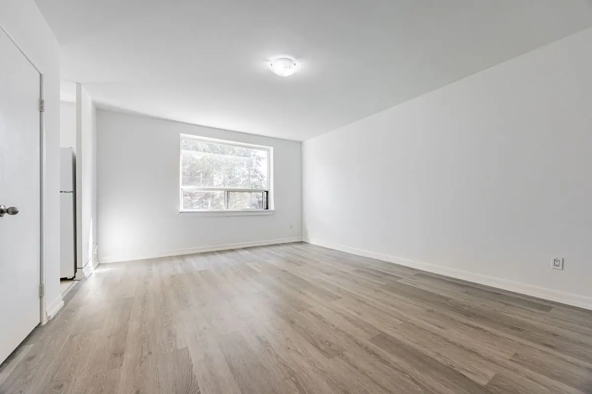 Toronto W07, ON M1M 3T6,4 Hill Heights RD #304