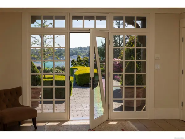 Saanich, BC V8N 1K8,2766 Sea View Rd