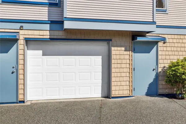 Nanaimo, BC V9R 2P1,650 Prideaux St #401