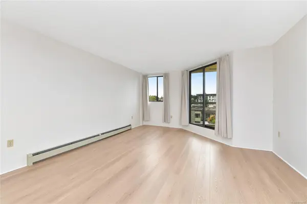 Victoria, BC V8R 6R6,1745 Leighton Rd #611