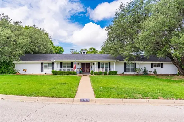 6079 Wonder Drive, Fort Worth, TX 76133