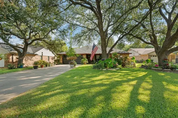 1105 Hemphill Court,  Cleburne,  TX 76033