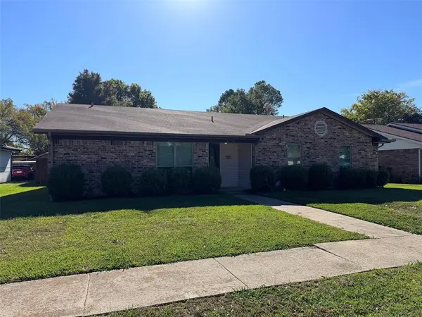 949 Meadowdale Circle, Garland, TX 75043