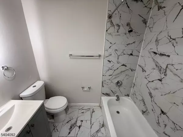 Newark City, NJ 07106,28 Kenmore Ave