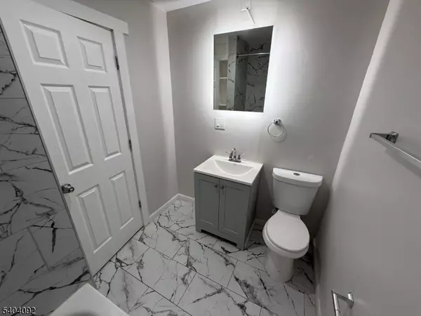 Newark City, NJ 07106,28 Kenmore Ave