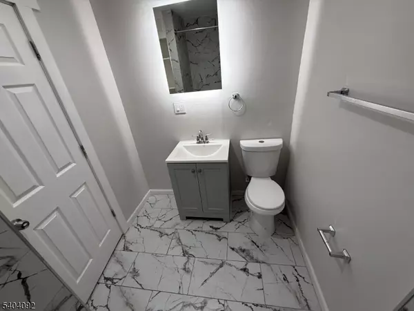 Newark City, NJ 07106,28 Kenmore Ave