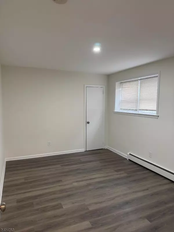 671 Midland Ave, Garfield City, NJ 07026