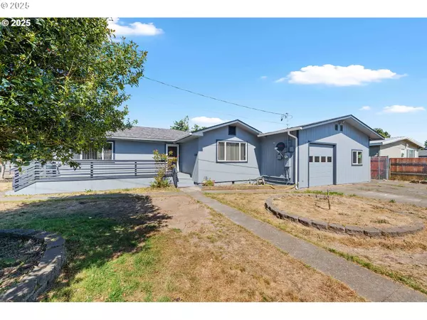 1366 LAKESHORE DR, Coos Bay, OR 97420