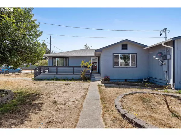 Coos Bay, OR 97420,1366 LAKESHORE DR