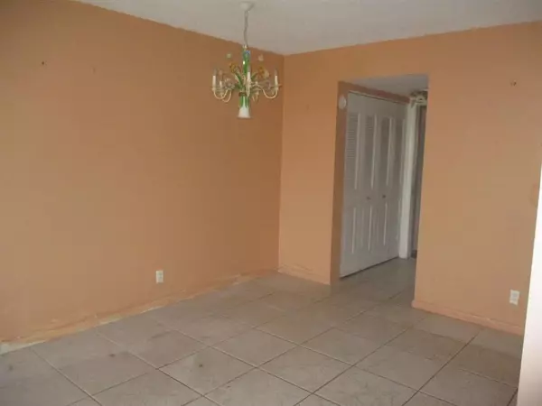 West Palm Beach, FL 33417,427 Windsor S #427