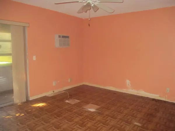 West Palm Beach, FL 33417,427 Windsor S #427