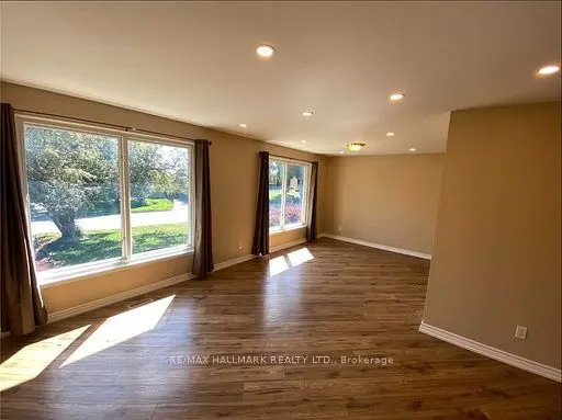 Newmarket, ON L3Y 1A7,331 Roywood CRES #MAIN