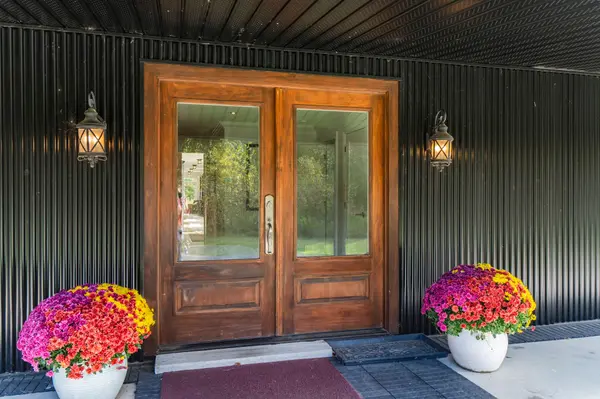 Springwater, ON L9X 0M1,1076 Beaver LN