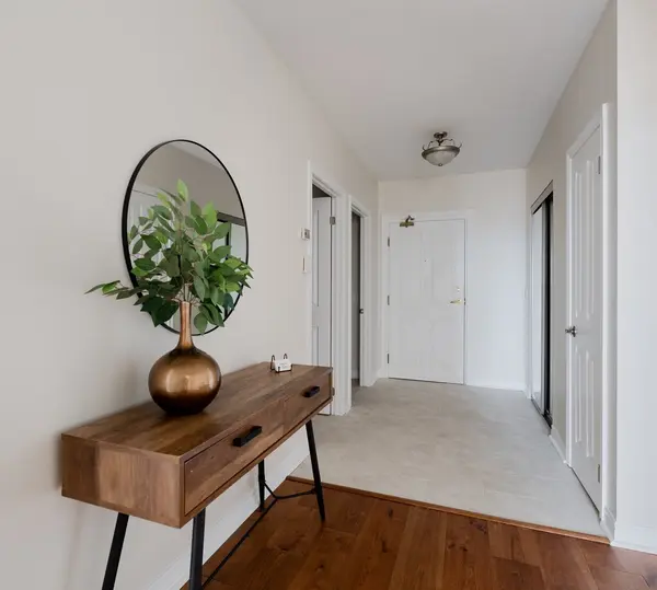 Burlington, ON L7L 7P7,1998 Ironstone DR #909