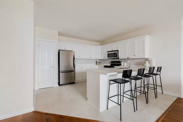 Burlington, ON L7L 7P7,1998 Ironstone DR #909