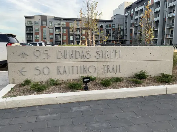 Oakville, ON L6M 5N4,95 Dundas ST W #204