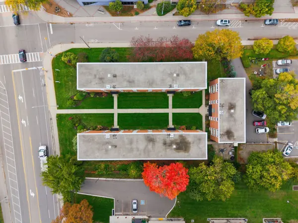 Burlington, ON L7S 1B1,1351 Lakeshore RD #15