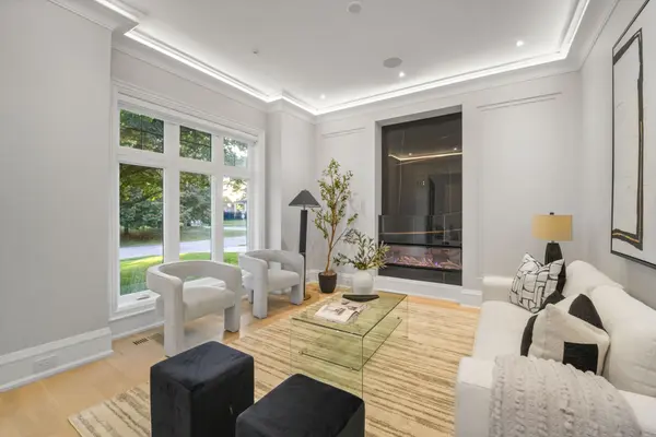 Oakville, ON L6L 4T9,371 Willis DR