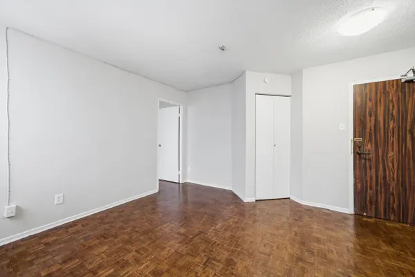 Toronto W02, ON M6P 4B2,2360 Dundas ST #2719B