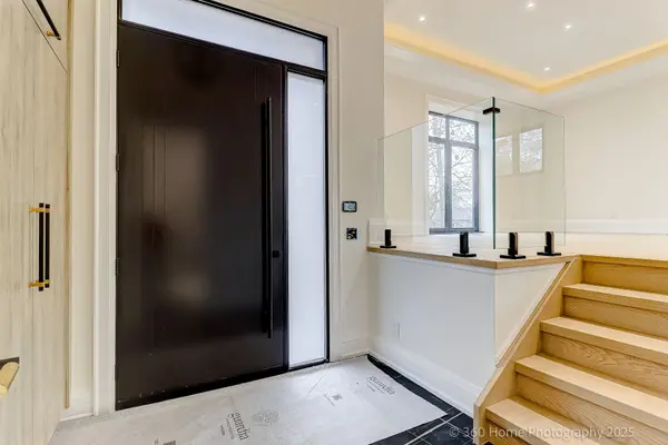 Mississauga, ON L5H 2P6,28 PINE AVE