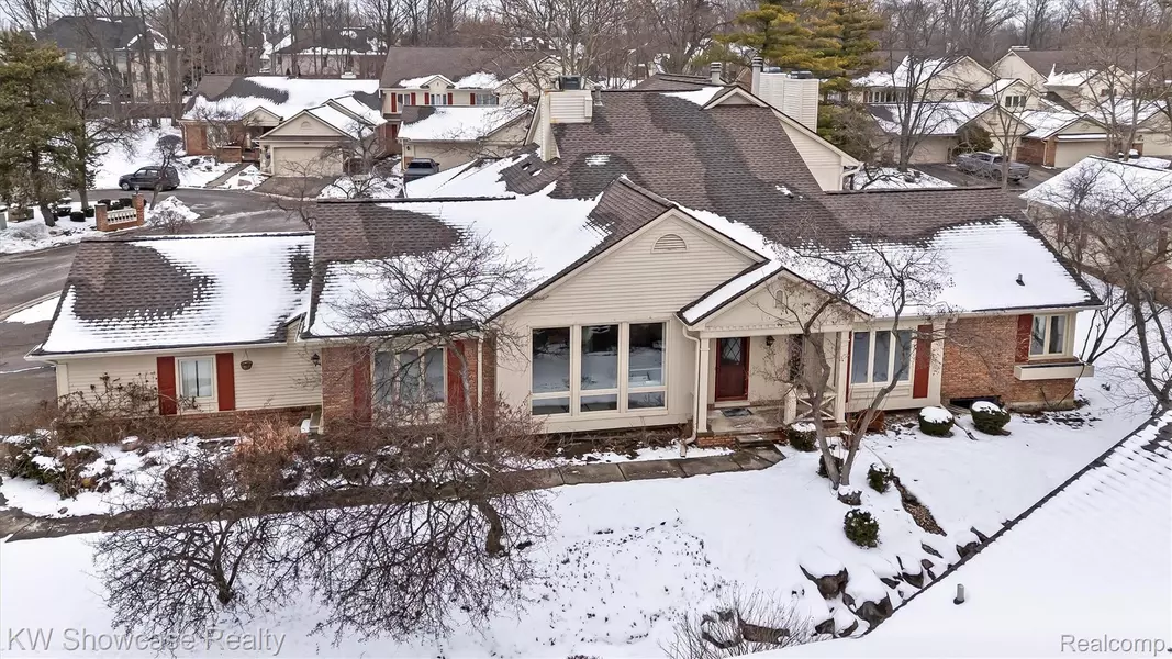 6933 Pebble Park CIR #83, West Bloomfield, MI 48322