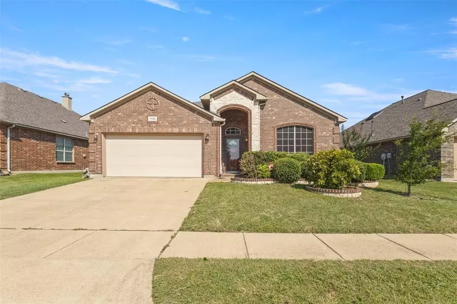 7709 Black Willow Lane, Arlington, TX 76002