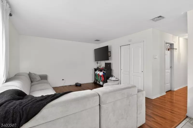 192 Burnett Ave #1, Maplewood Twp., NJ 07040