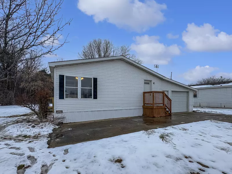 253 E Scarlet Oak DR, Coopersville, MI 49404