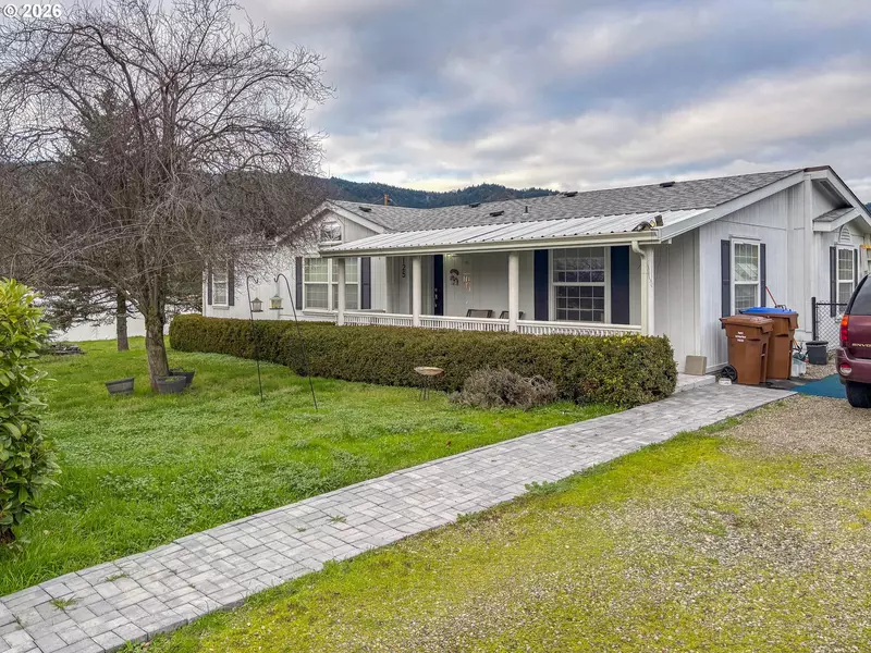 125 ROSE AVE, Myrtle Creek, OR 97457