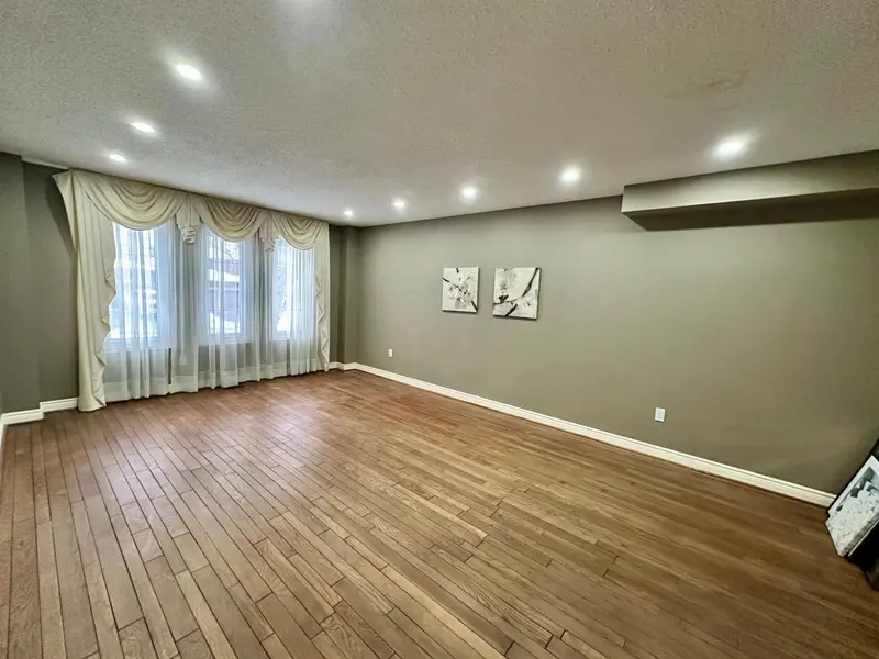 492 Palmtree CRES, Oshawa, ON L1K 2H3