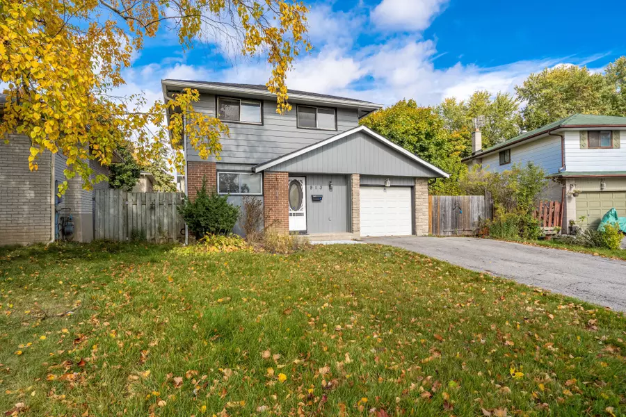 913 Carnaby CRES, Oshawa, ON L1G 2Y7