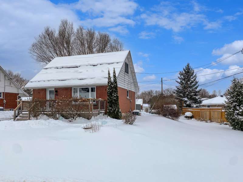 64 Mclean ST, Renfrew, ON K7V 1A5