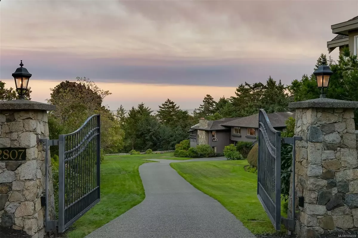 Saanich, BC V8N 5X6,2807 Arbutus Rd