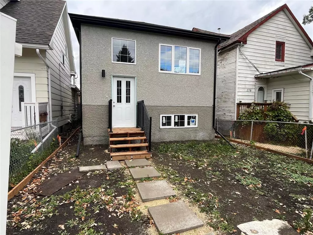 Winnipeg, MB R3J 1S3,276 Parkview ST