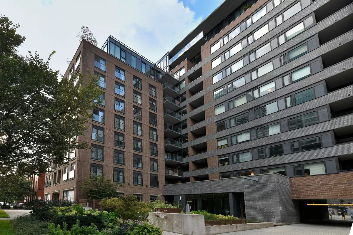 Toronto C01, ON M5V 0B5,400 Wellington ST W #703