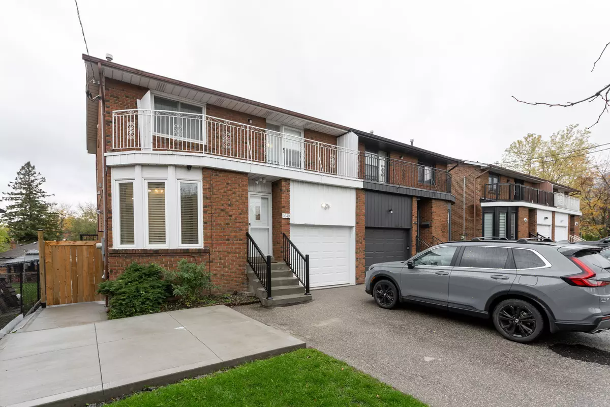 Toronto E03, ON M4B 2K1,1040 Victoria Park AVE